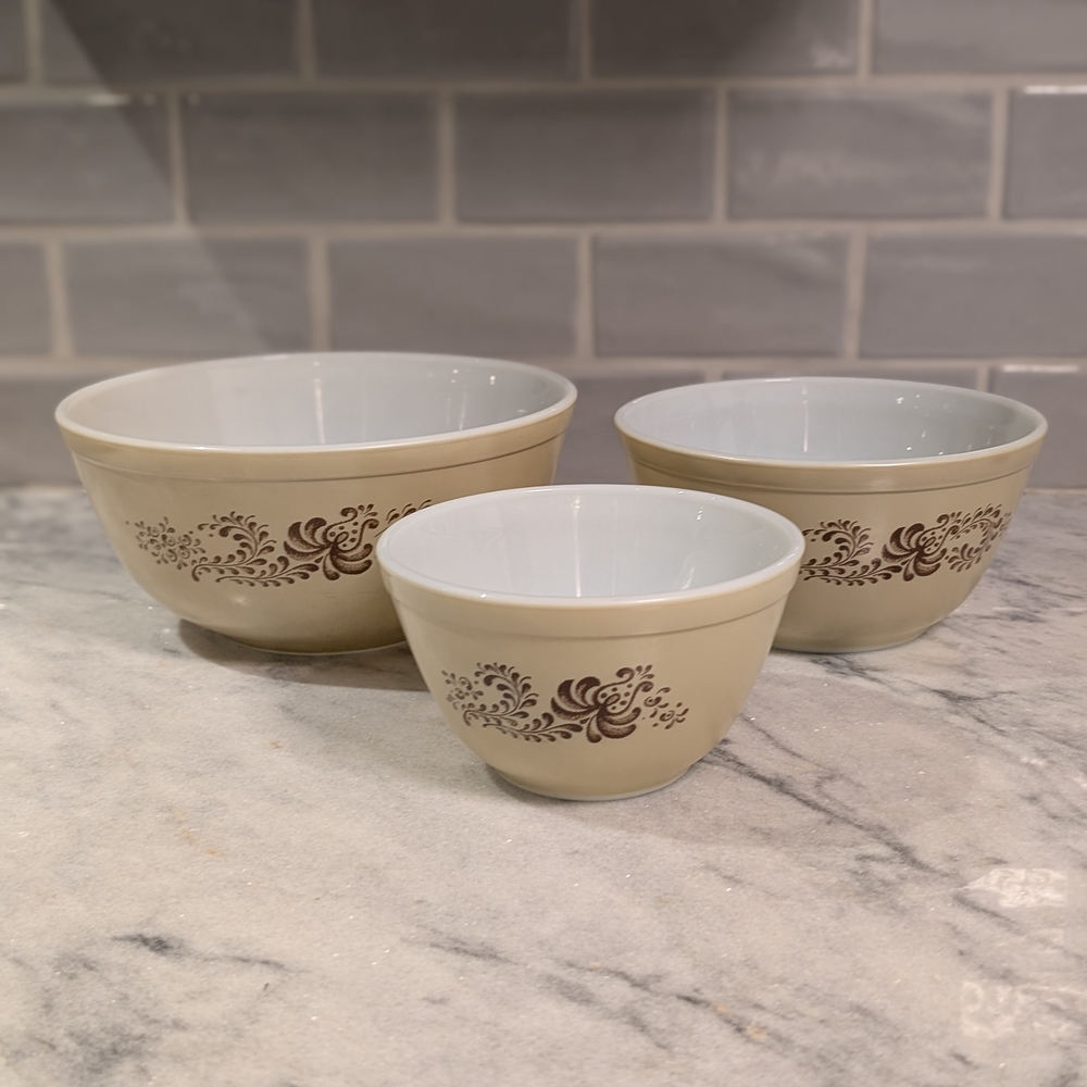 PYREX Bowls Homestead Mixing Nesting Bowls Set Of 3. 401, 402, 403